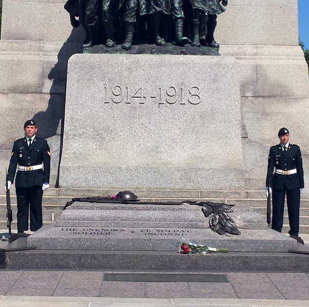 soldiers guarding the tomb of the unknown soldier in Ottawa